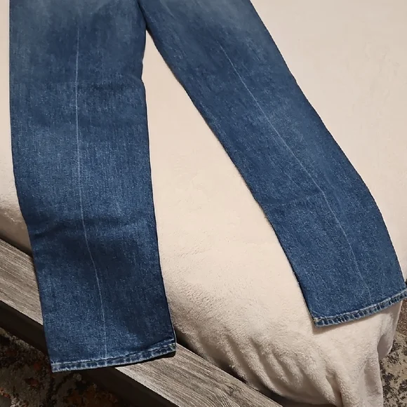 Everlane The Cheeky Straight Jeans in Medium Blue - Picture 5 of 14